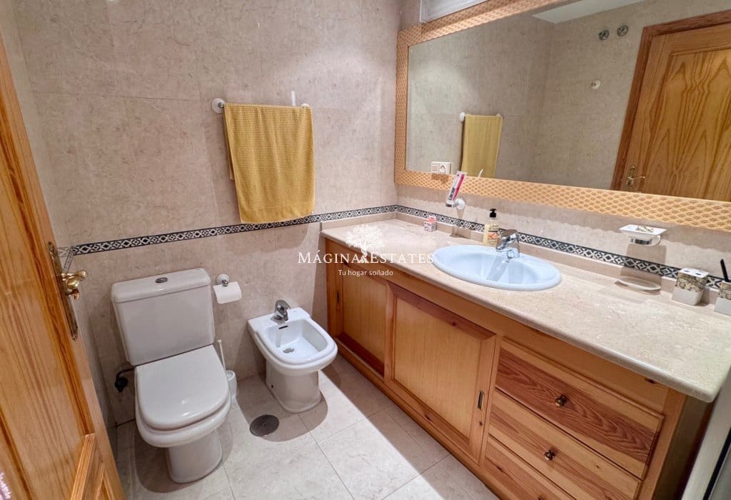 3 makuuhuone Ranta-asunto vuokrattavana paikassa Fuengirola mukana uima-altaan - 1 800 € (Ref: 9934848)