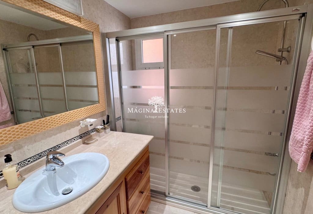 3 makuuhuone Ranta-asunto vuokrattavana paikassa Fuengirola mukana uima-altaan - 1 800 € (Ref: 9934848)