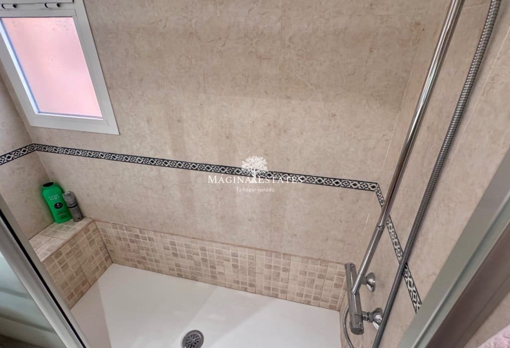 3 makuuhuone Ranta-asunto vuokrattavana paikassa Fuengirola mukana uima-altaan - 1 800 € (Ref: 9934848)