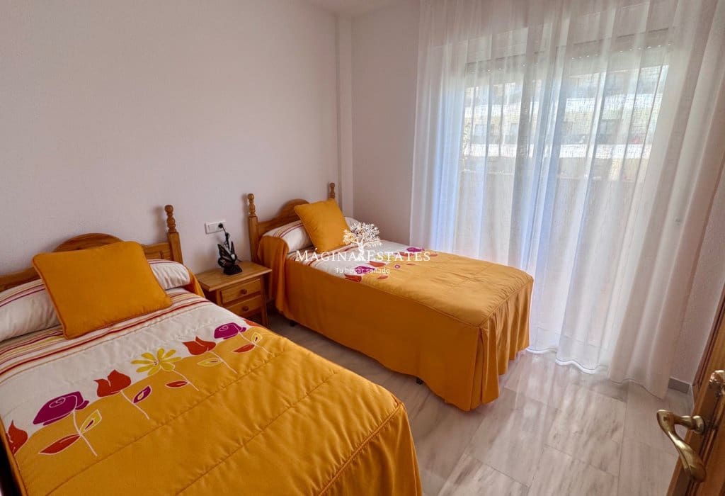 3 makuuhuone Ranta-asunto vuokrattavana paikassa Fuengirola mukana uima-altaan - 1 800 € (Ref: 9934848)