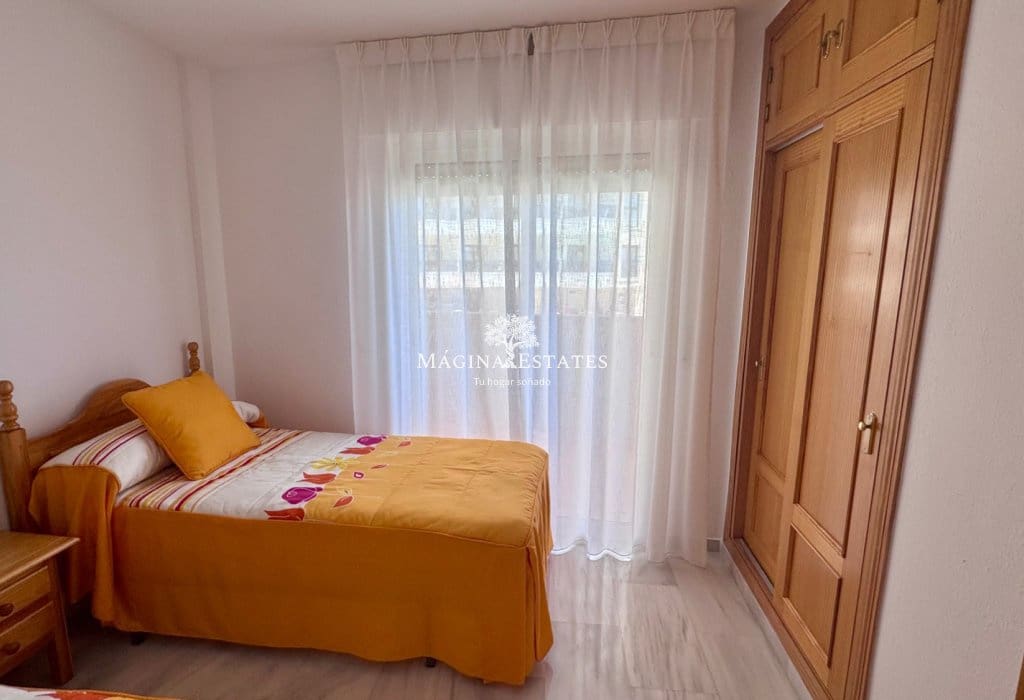 3 makuuhuone Ranta-asunto vuokrattavana paikassa Fuengirola mukana uima-altaan - 1 800 € (Ref: 9934848)