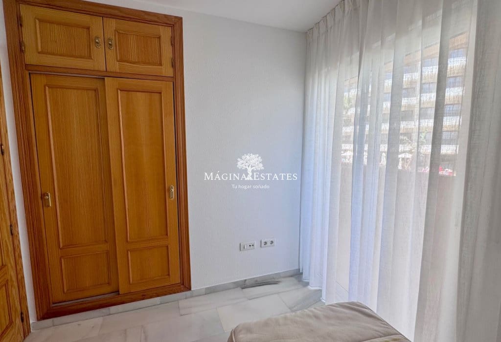 3 makuuhuone Ranta-asunto vuokrattavana paikassa Fuengirola mukana uima-altaan - 1 800 € (Ref: 9934848)
