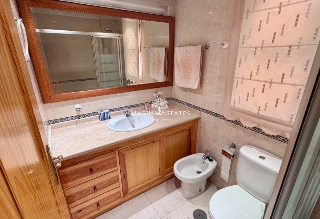 3 makuuhuone Ranta-asunto vuokrattavana paikassa Fuengirola mukana uima-altaan - 1 800 € (Ref: 9934848)