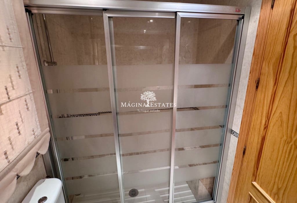 3 makuuhuone Ranta-asunto vuokrattavana paikassa Fuengirola mukana uima-altaan - 1 800 € (Ref: 9934848)