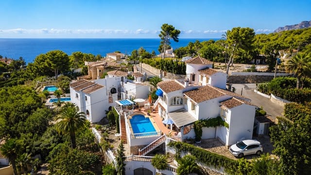 4 soveværelse Villa til salg i Benissa med swimmingpool garage - € 685.000 (Ref: 10010320)