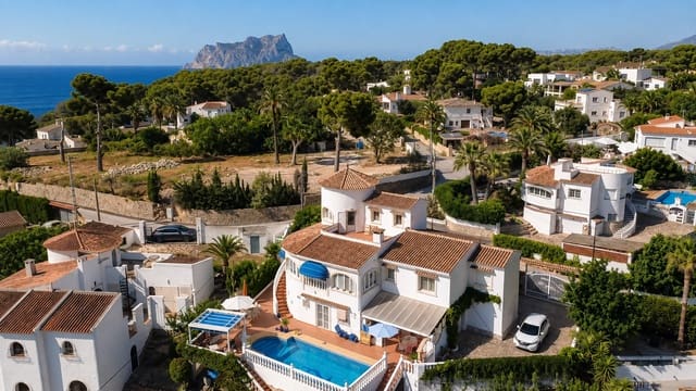4 soveværelse Villa til salg i Benissa med swimmingpool garage - € 685.000 (Ref: 10010320)