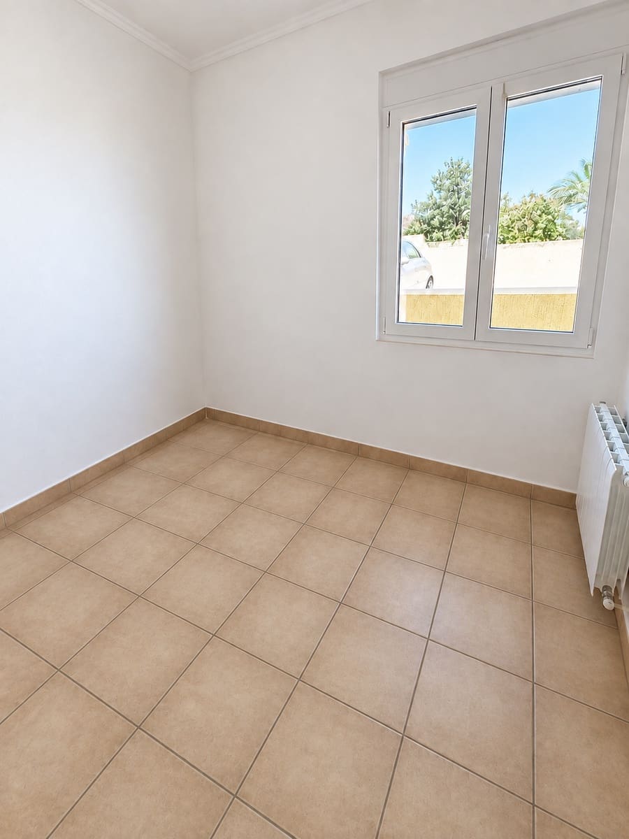 4 quarto Moradia para arrendar em Jalon / Xalo com piscina garagem - 2 000 € (Ref: 10133040)
