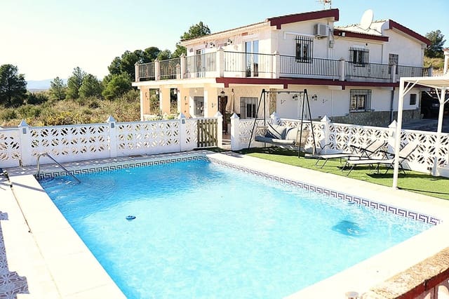 5 slaapkamer Villa te koop in Llíria met zwembad garage - € 280.000 (Ref: 9472278)