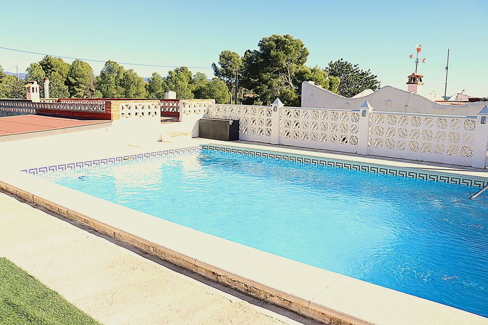 5 slaapkamer Villa te koop in Lliria met zwembad garage - € 280.000 (Ref: 9472278)