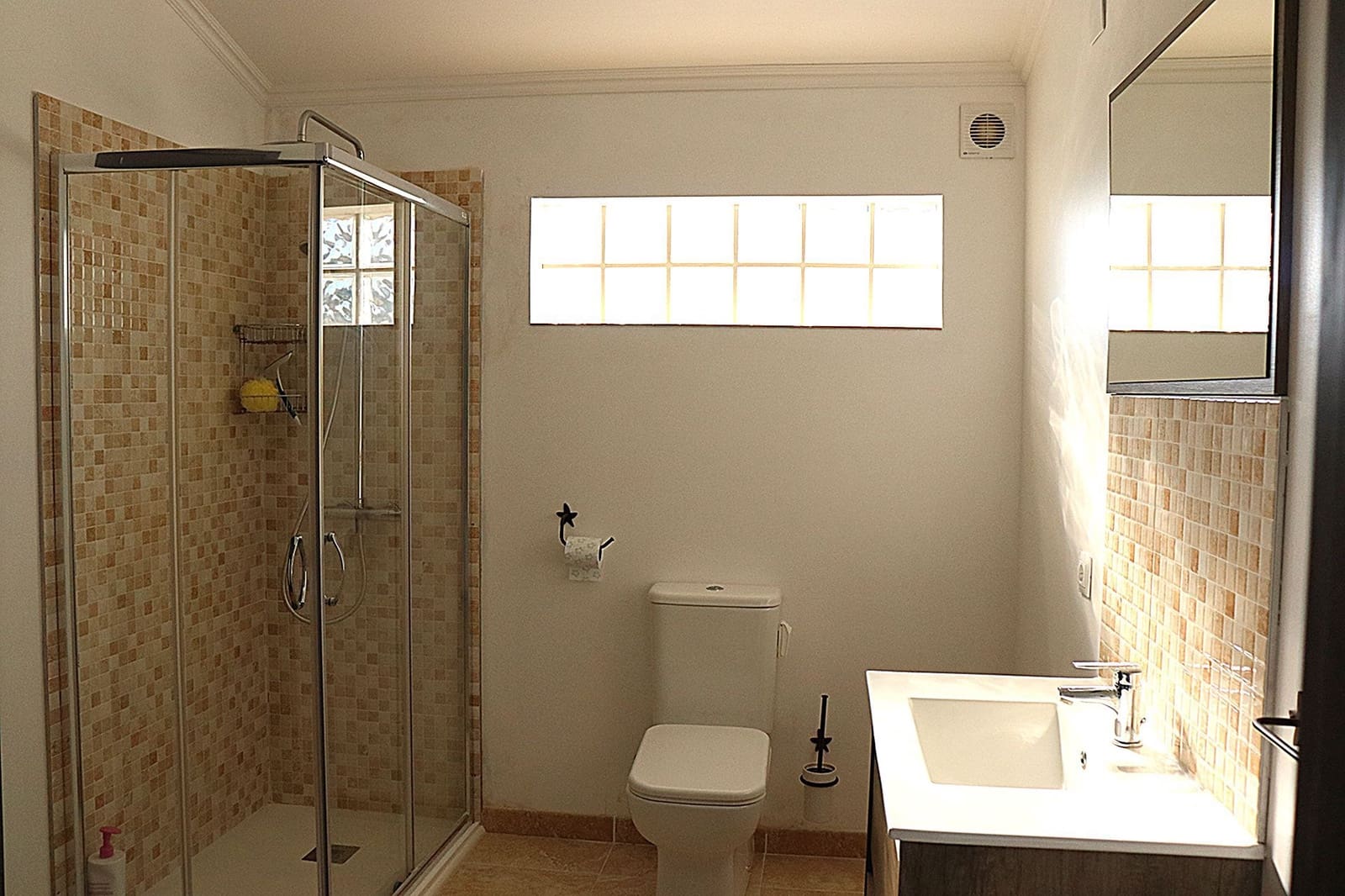 5 slaapkamer Villa te koop in Lliria met zwembad garage - € 280.000 (Ref: 9472278)