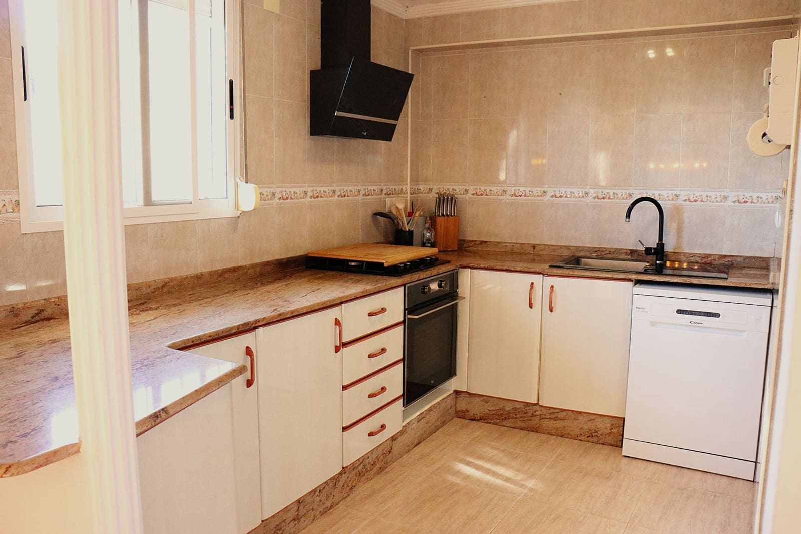 5 slaapkamer Villa te koop in Lliria met zwembad garage - € 280.000 (Ref: 9472278)