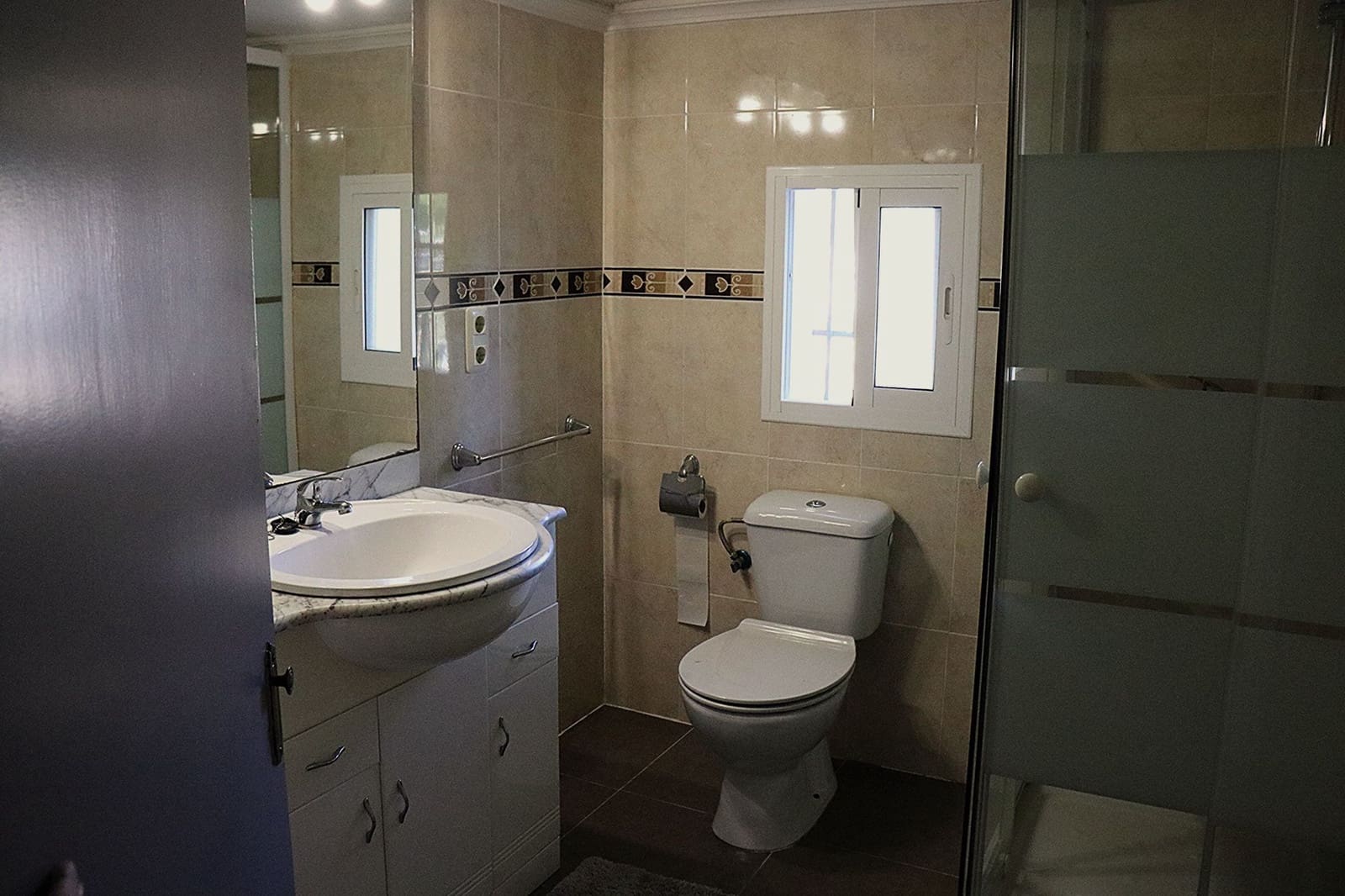 5 slaapkamer Villa te koop in Lliria met zwembad garage - € 280.000 (Ref: 9472278)