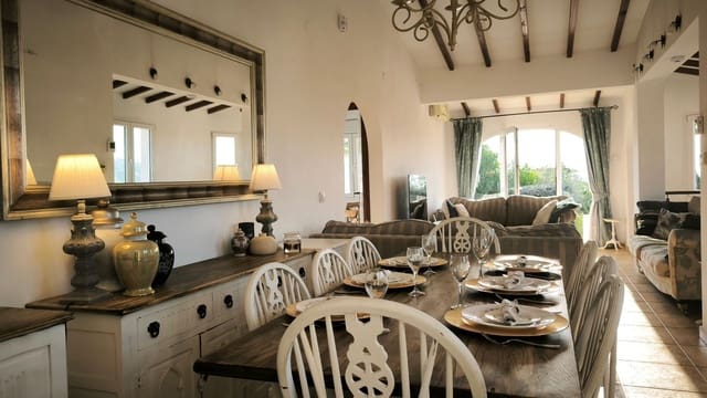 Chalet de 3 habitaciones en Teulada Pueblo, Teulada-Moraira en venta con piscina garaje - 775.000 € (Ref: 9472296)