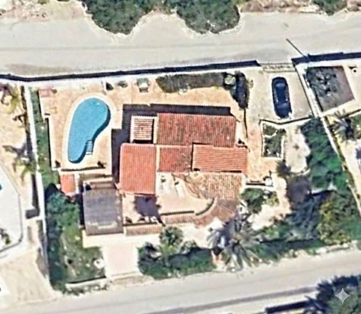 3 makuuhuone Huvila myytävänä paikassa Teulada mukana uima-altaan 
autotalli - 775 000 € (Ref: 9472296)