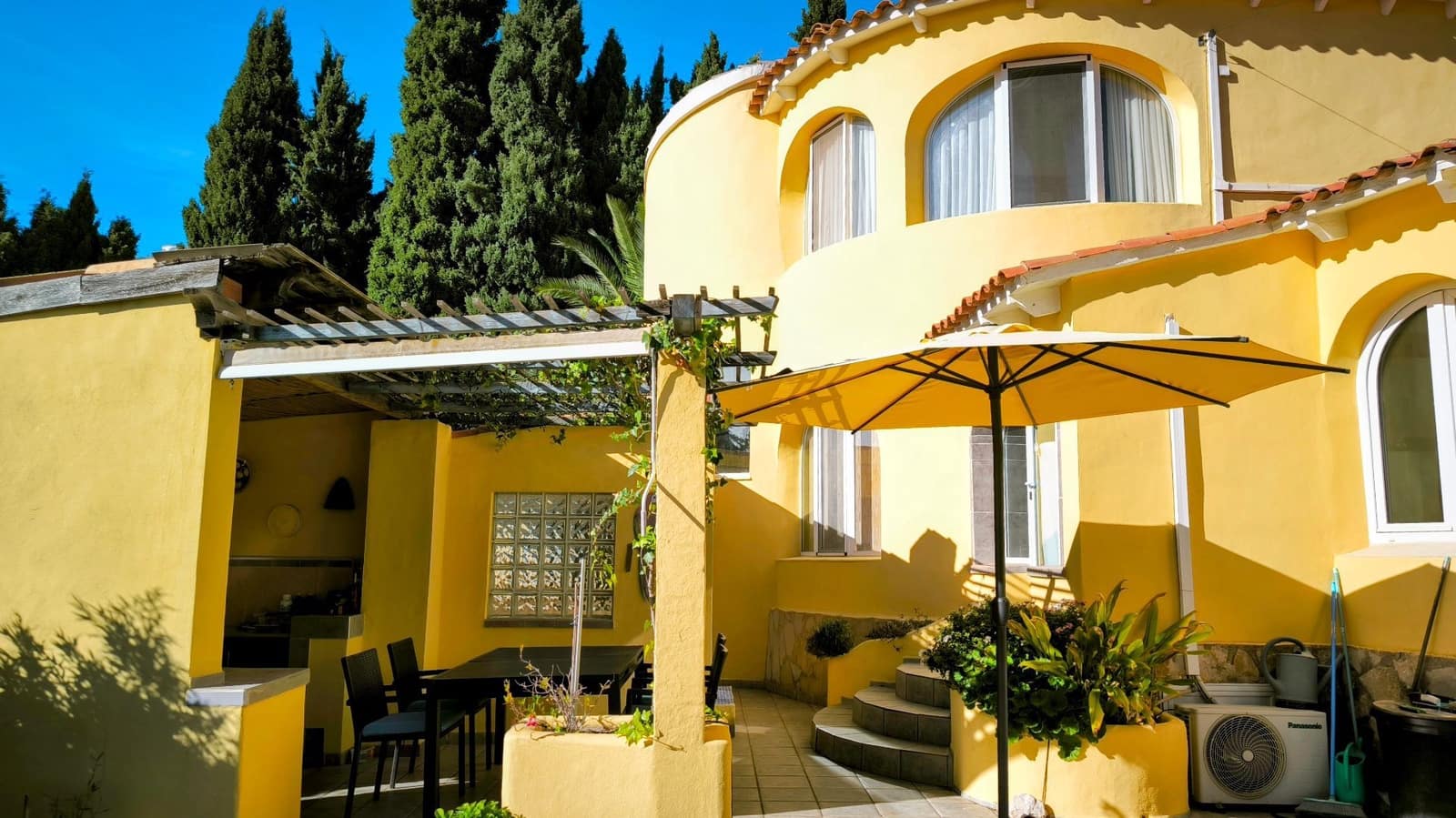 4 soveværelse Villa til salg i Benissa med swimmingpool garage - € 675.000 (Ref: 9472298)