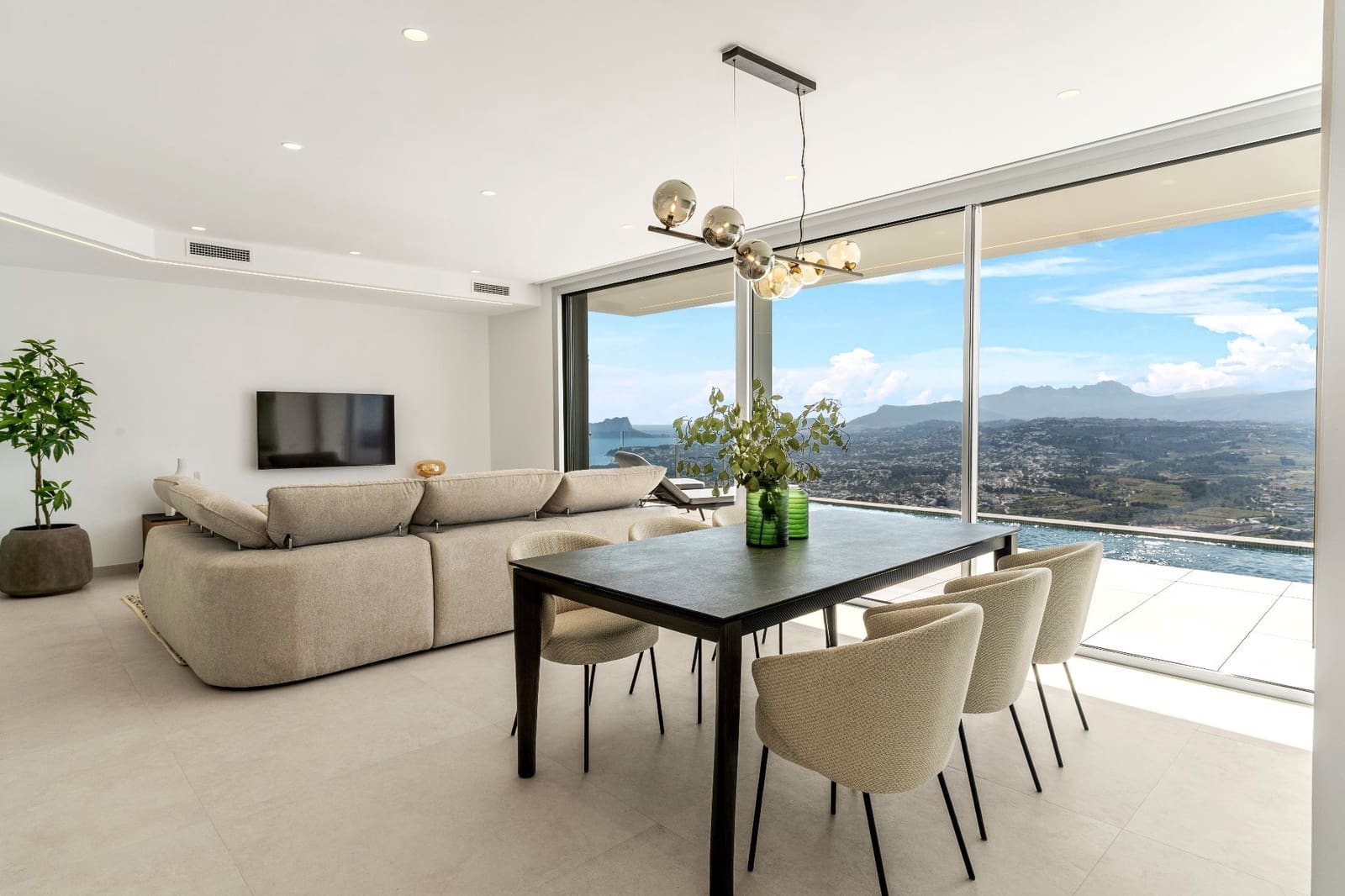 4 slaapkamer Villa te koop in Cumbre del Sol met garage - € 1.691.000 (Ref: 9508399)