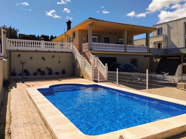 4 bedroom Villa for sale in Montroy with pool garage - € 249,750 (Ref: 9700450)