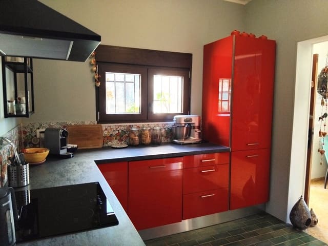 4 bedroom Villa for sale in Vilamarxant / Villamarchante with pool garage - € 219,500 (Ref: 9731679)