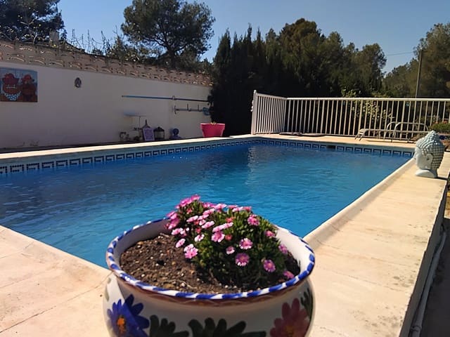 4 bedroom Villa for sale in Vilamarxant / Villamarchante with pool garage - € 219,500 (Ref: 9731679)