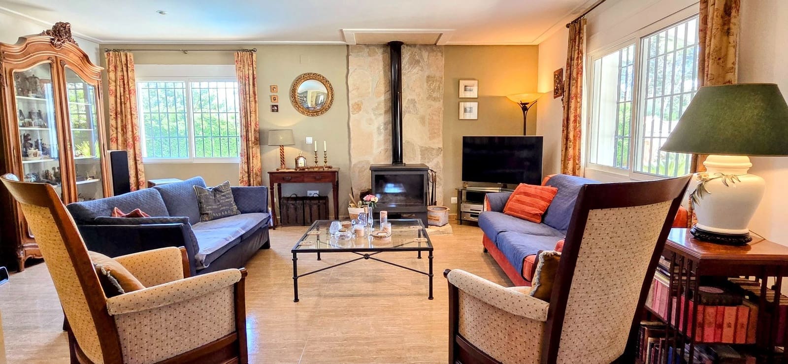 5 soverom Villa til salgs i Turis med svømmebasseng garasje - € 395 000 (Ref: 9814201)