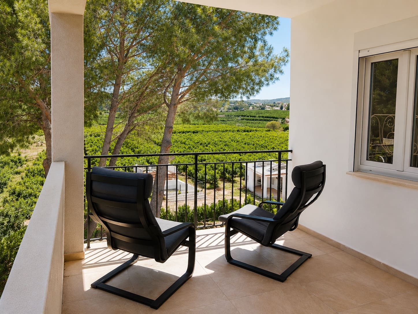 6 bedroom Villa for sale in Alberic with pool garage - € 345,000 (Ref: 9858015)