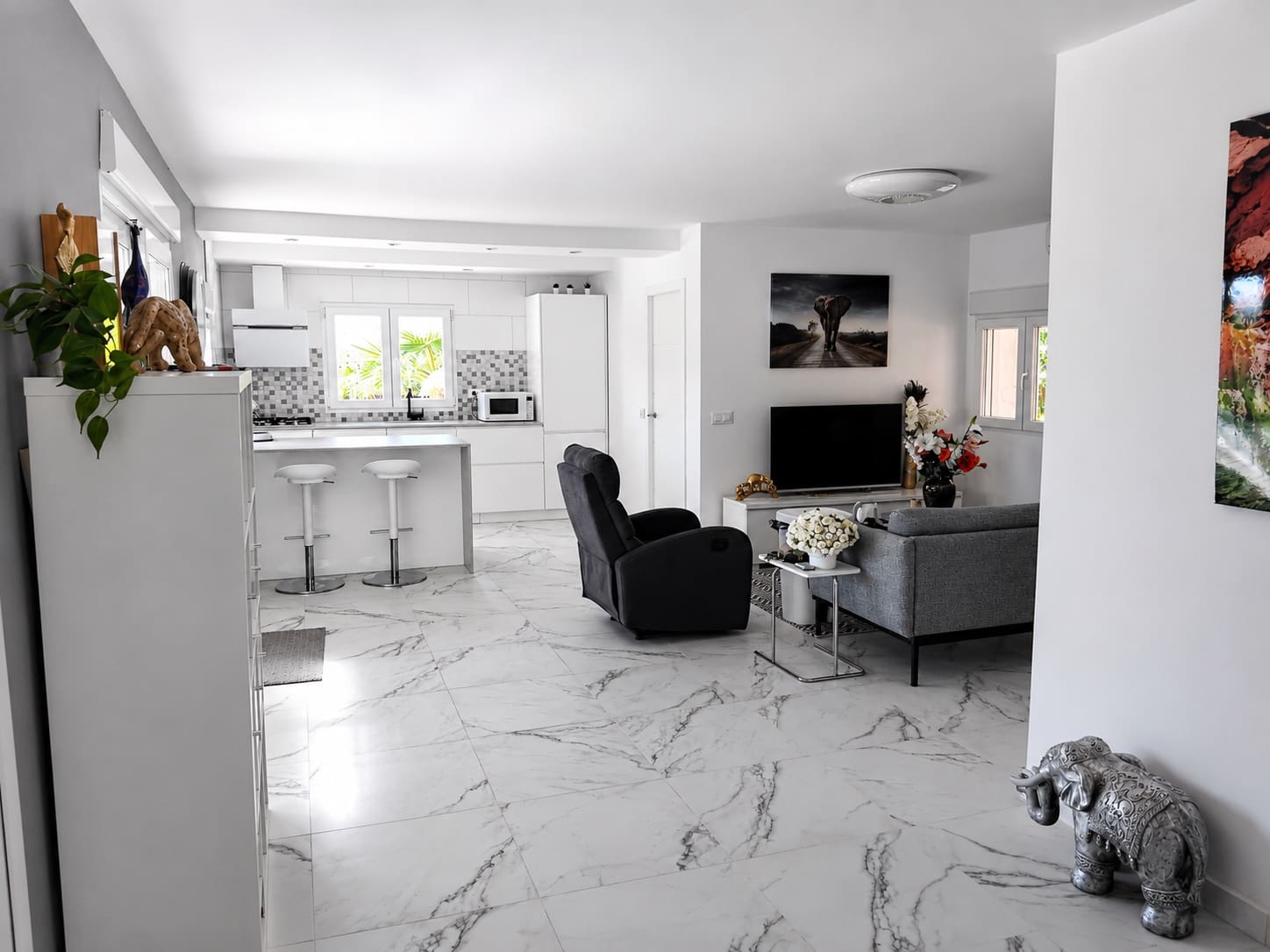 6 bedroom Villa for sale in Alberic with pool garage - € 345,000 (Ref: 9858015)