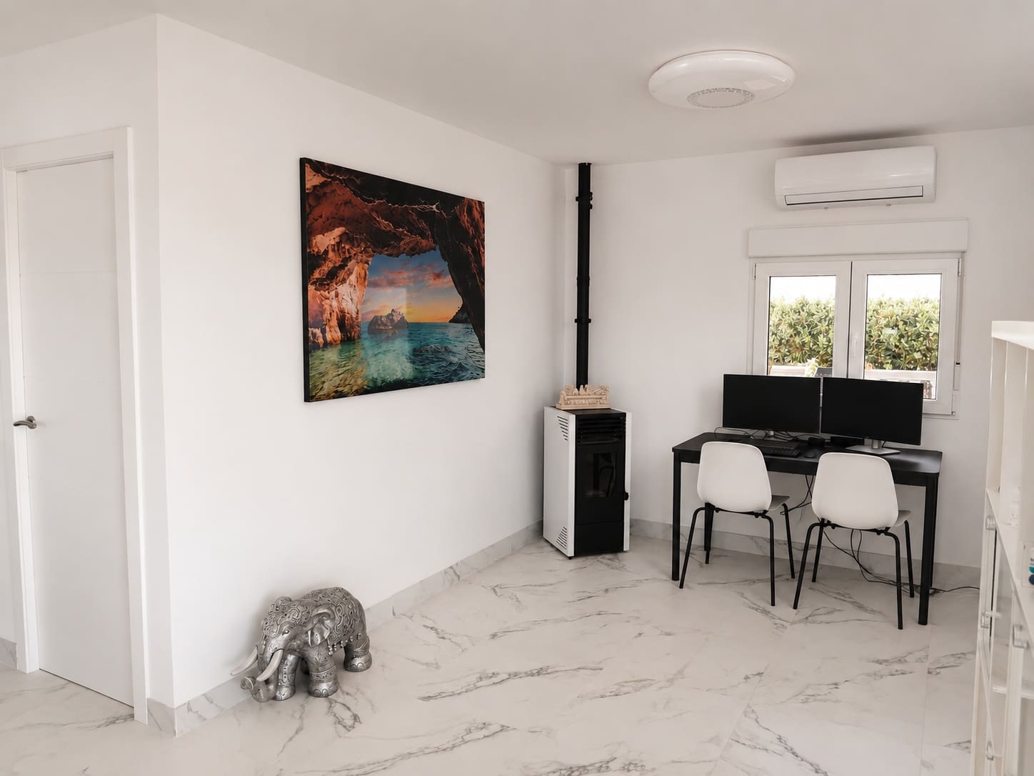 6 bedroom Villa for sale in Alberic with pool garage - € 345,000 (Ref: 9858015)