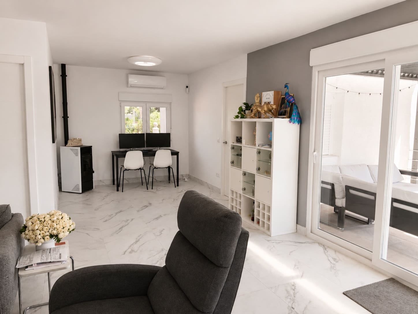 6 bedroom Villa for sale in Alberic with pool garage - € 345,000 (Ref: 9858015)