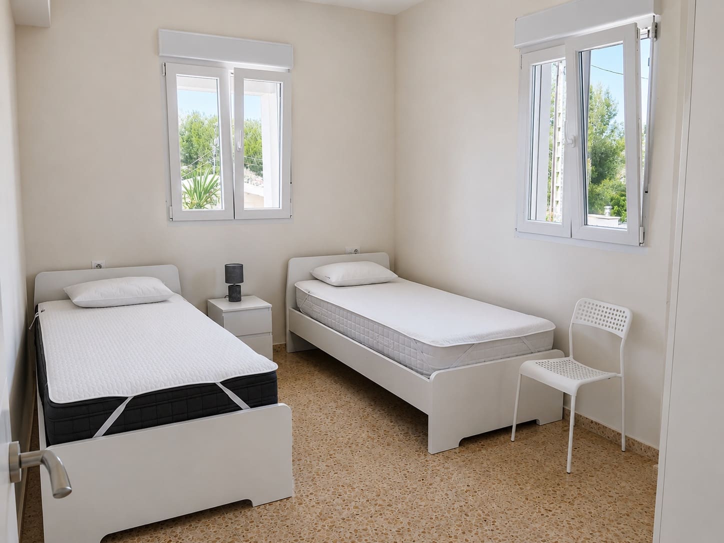 6 bedroom Villa for sale in Alberic with pool garage - € 345,000 (Ref: 9858015)