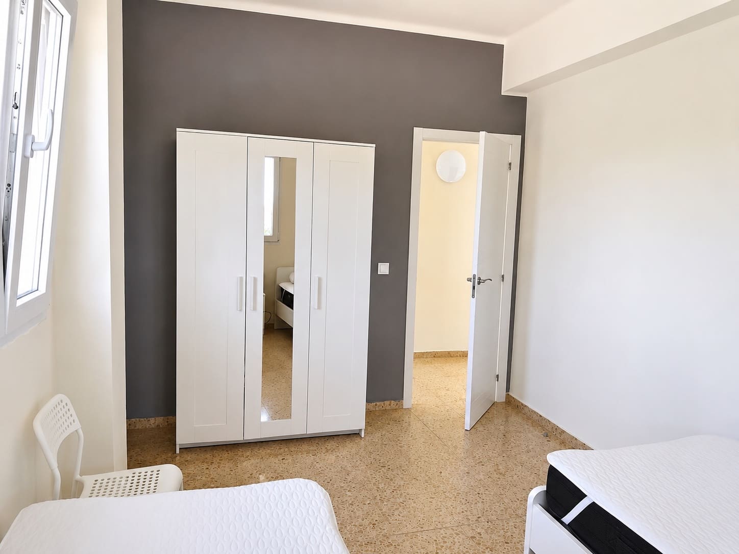6 bedroom Villa for sale in Alberic with pool garage - € 345,000 (Ref: 9858015)