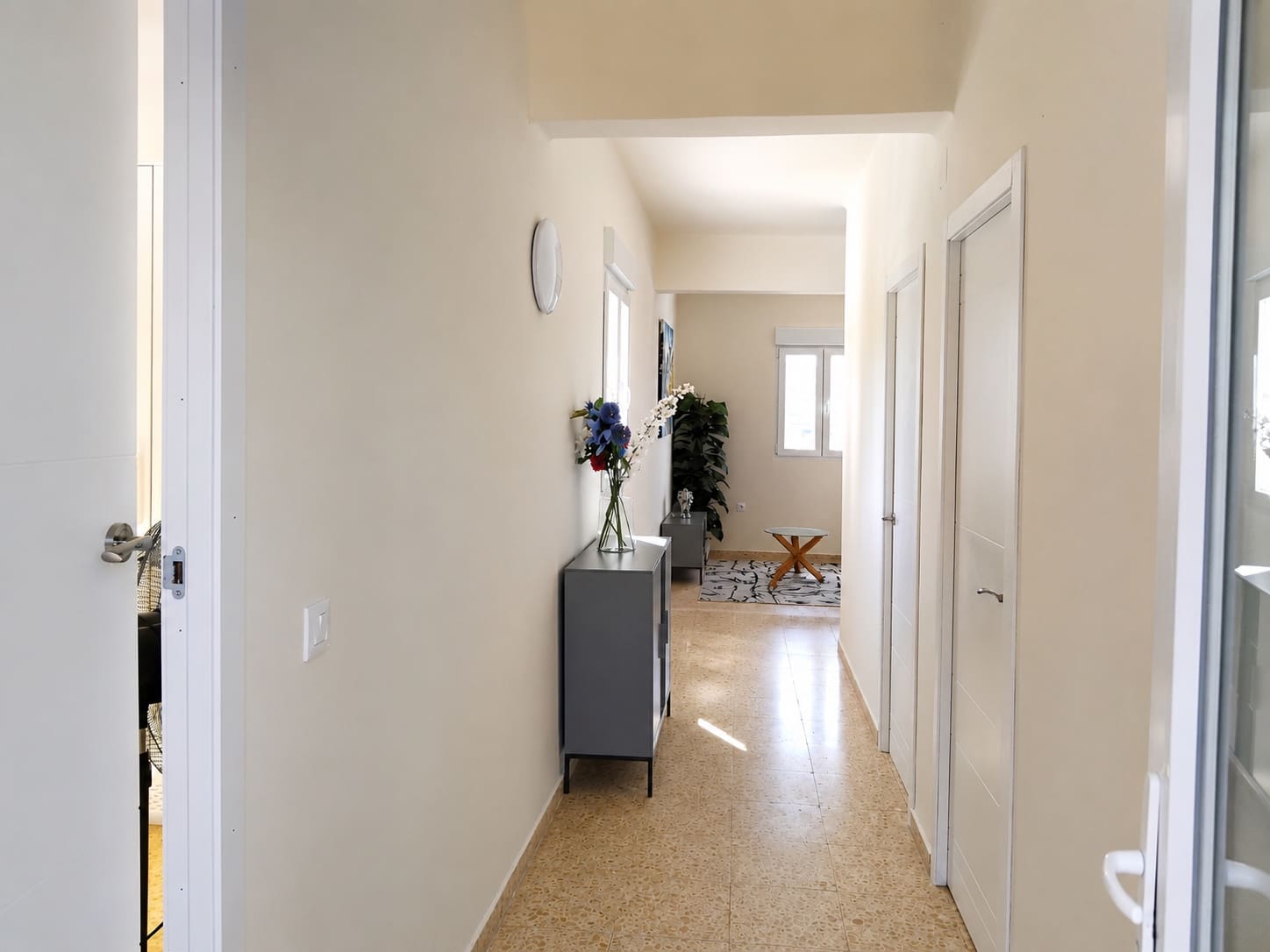 6 bedroom Villa for sale in Alberic with pool garage - € 345,000 (Ref: 9858015)