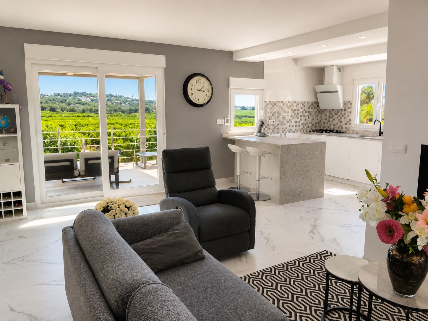 6 bedroom Villa for sale in Alberic with pool garage - € 345,000 (Ref: 9858015)