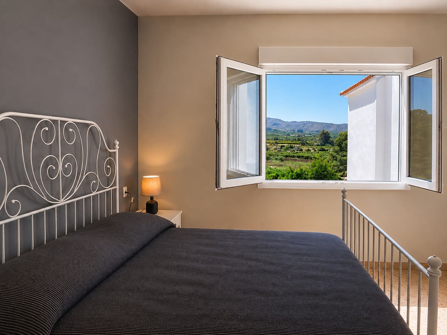 6 bedroom Villa for sale in Alberic with pool garage - € 345,000 (Ref: 9858015)