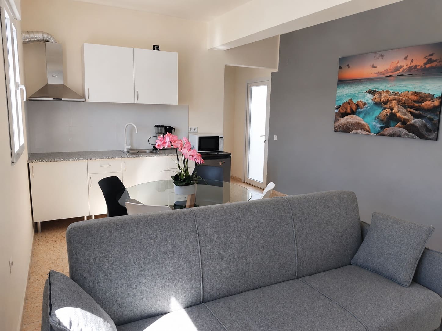 6 bedroom Villa for sale in Alberic with pool garage - € 345,000 (Ref: 9858015)