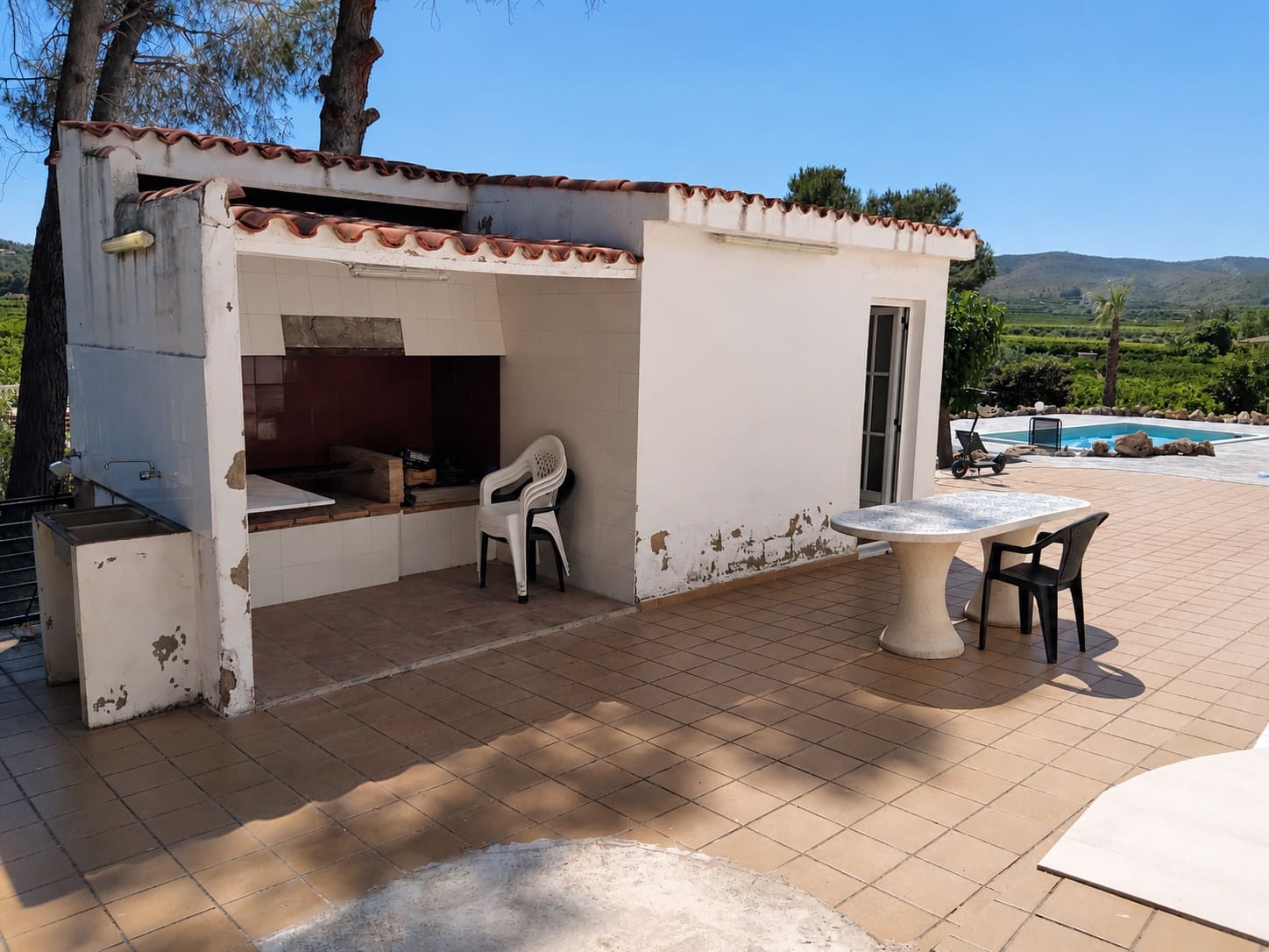 6 bedroom Villa for sale in Alberic with pool garage - € 345,000 (Ref: 9858015)
