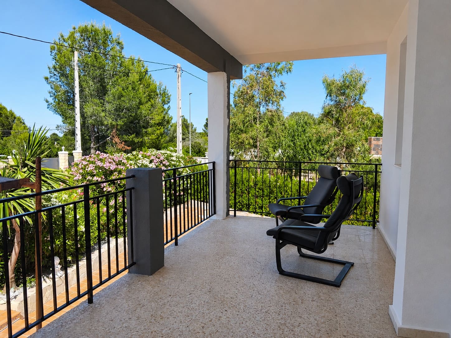 6 bedroom Villa for sale in Alberic with pool garage - € 345,000 (Ref: 9858015)