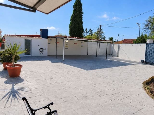 3 soverom Villa til salgs i Chiva med svømmebasseng garasje - € 260 000 (Ref: 9941728)