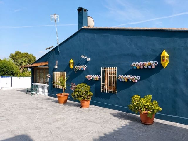 3 soverom Villa til salgs i Chiva med svømmebasseng garasje - € 260 000 (Ref: 9941728)