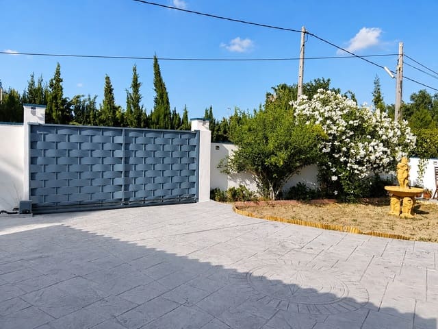 3 soverom Villa til salgs i Chiva med svømmebasseng garasje - € 260 000 (Ref: 9941728)