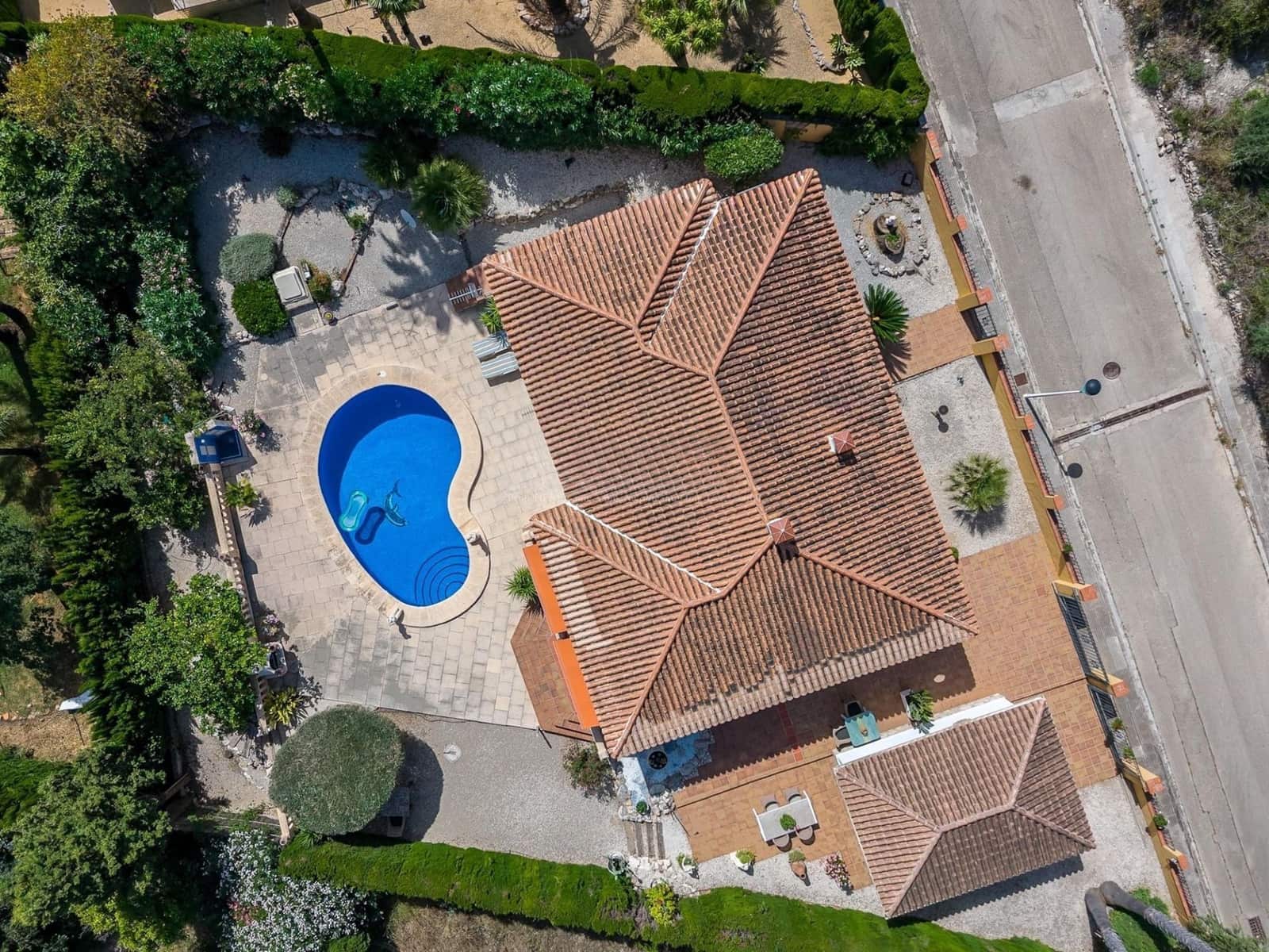 3 bedroom Villa for sale in Beniarbeig with pool garage - € 499,000 (Ref: 9966123)