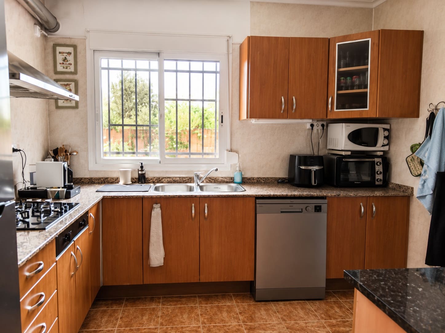 4 bedroom Villa for sale in Montroy with pool garage - € 259,000 (Ref: 9981806)