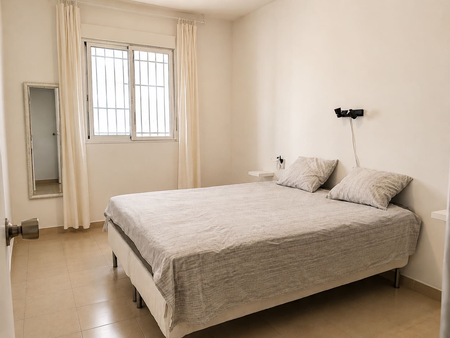 4 bedroom Villa for sale in Montroy with pool garage - € 259,000 (Ref: 9981806)