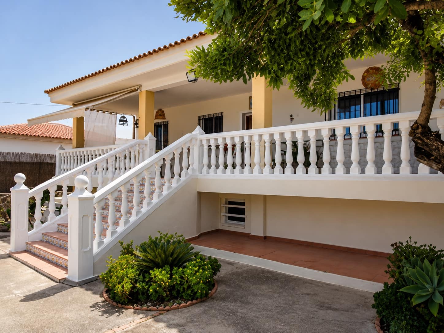 4 bedroom Villa for sale in Montroy with pool garage - € 259,000 (Ref: 9981806)