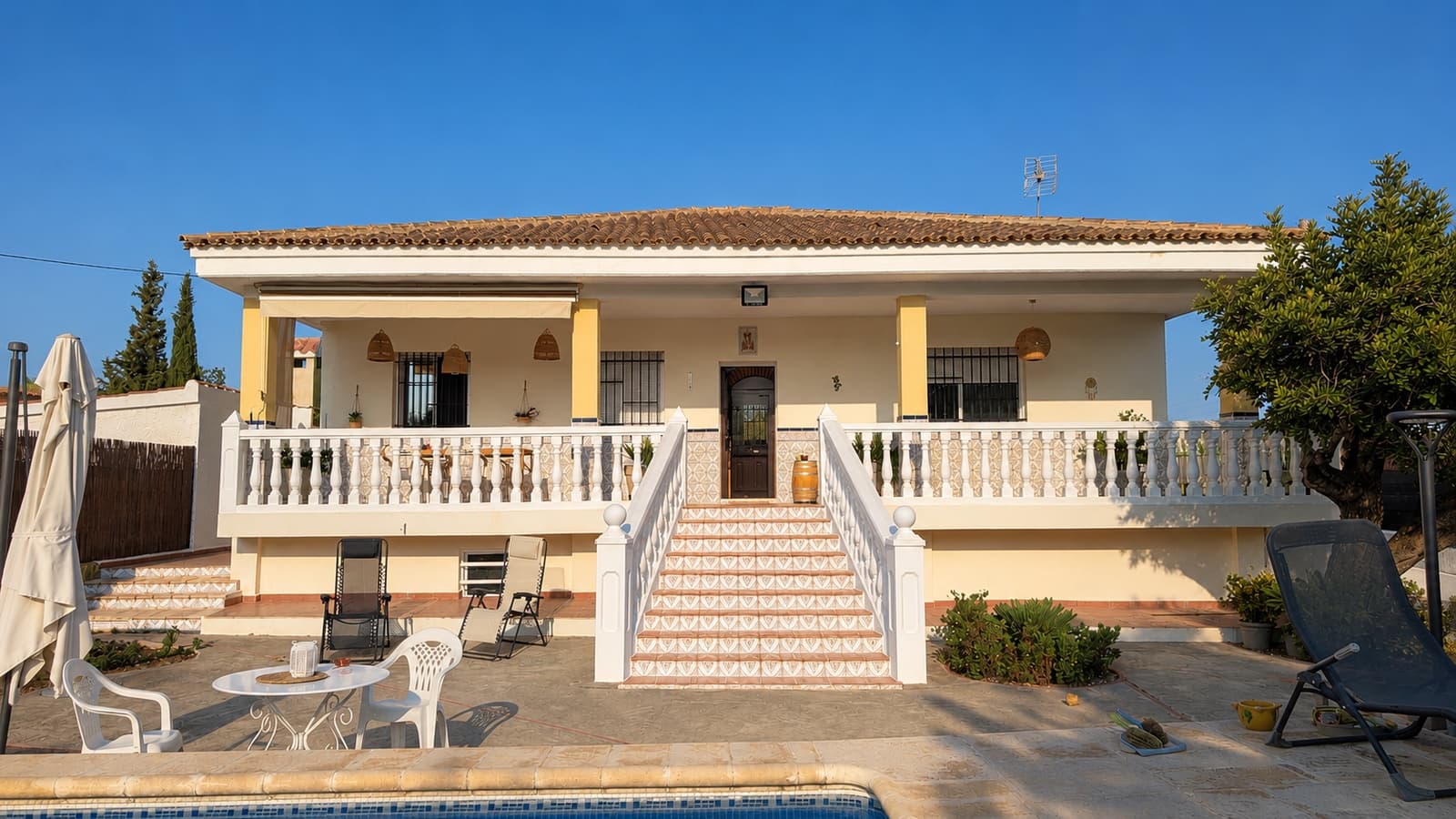 4 bedroom Villa for sale in Montroy with pool garage - € 259,000 (Ref: 9981806)