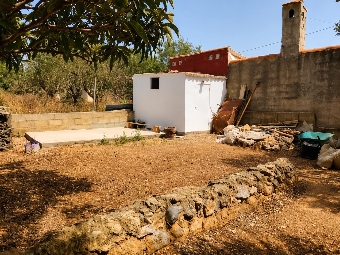 4 bedroom Villa for sale in Montroy with pool garage - € 259,000 (Ref: 9981806)