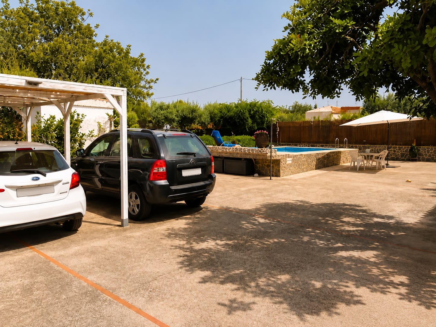 4 bedroom Villa for sale in Montroy with pool garage - € 259,000 (Ref: 9981806)