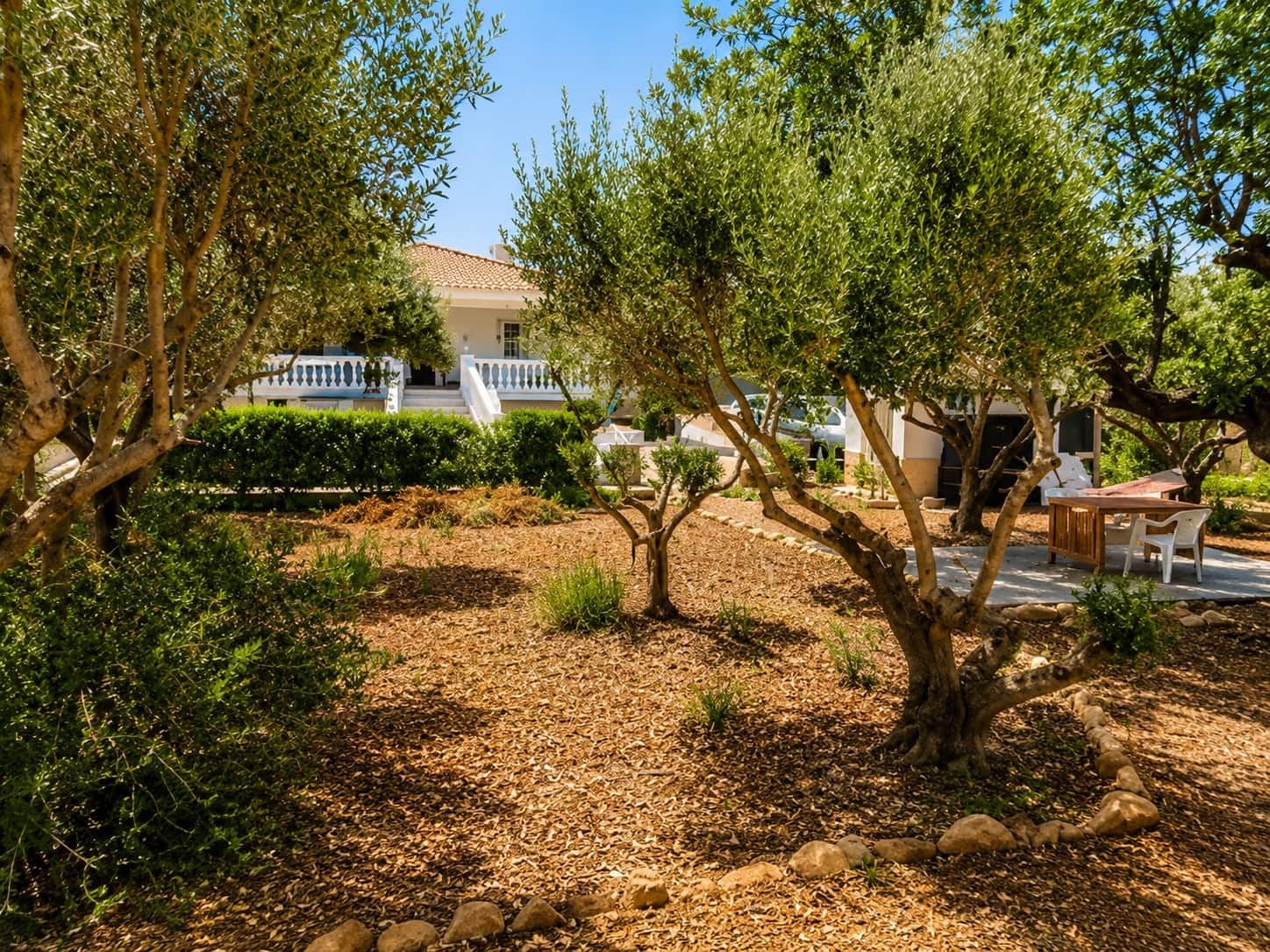 4 bedroom Villa for sale in Montroy with pool garage - € 259,000 (Ref: 9981806)