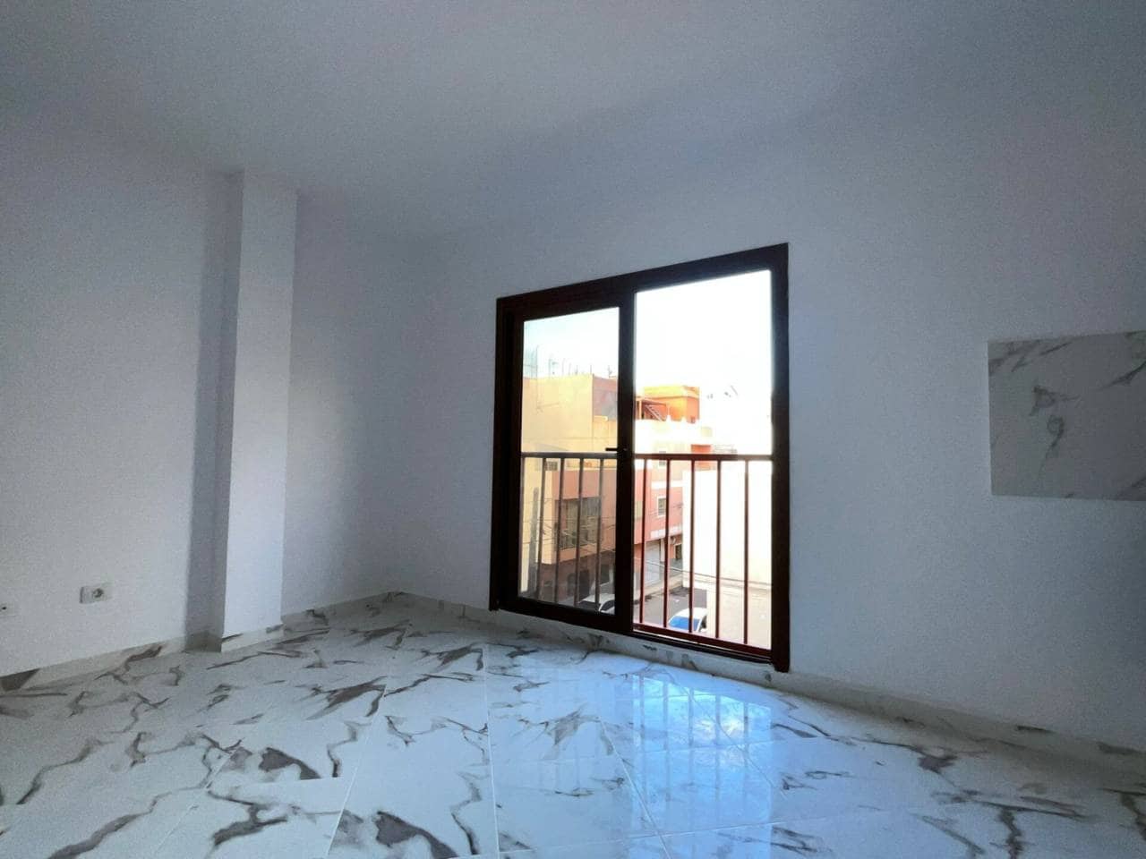 2 bedroom Flat for sale in Arona - € 137,000 (Ref: 9401615)