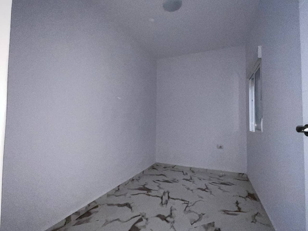 2 bedroom Flat for sale in Arona - € 137,000 (Ref: 9401615)