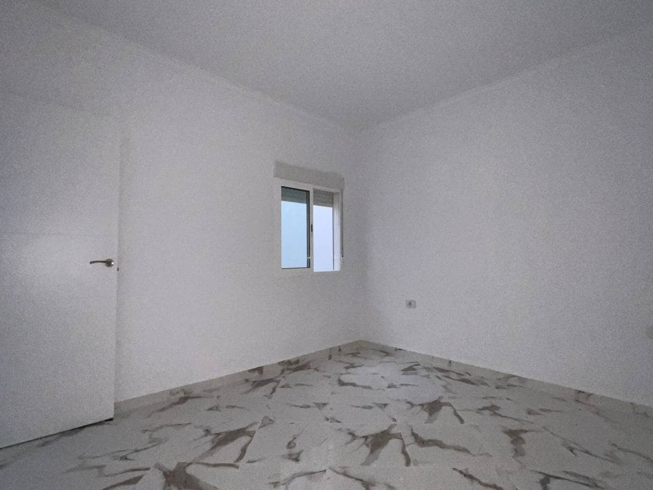 2 bedroom Flat for sale in Arona - € 137,000 (Ref: 9401615)